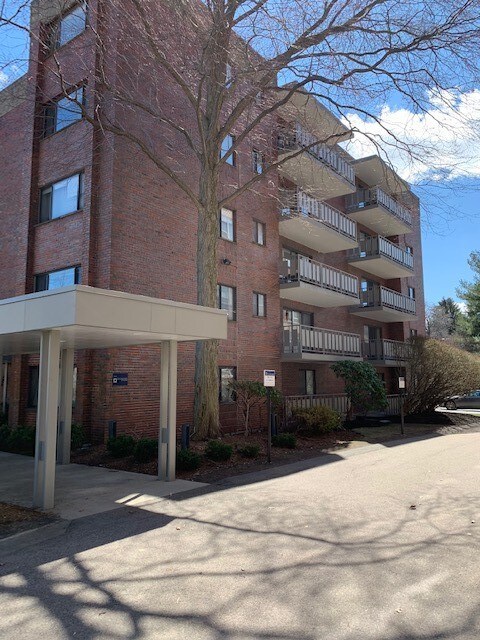 Foto principal - 32 Hammond Pond Pkwy