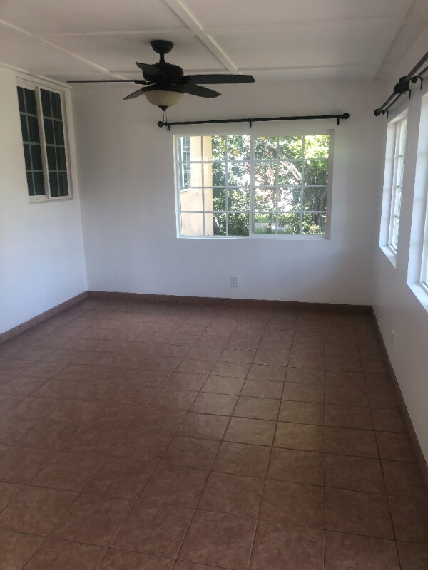 Foto del edificio - 6024 Klump Ave