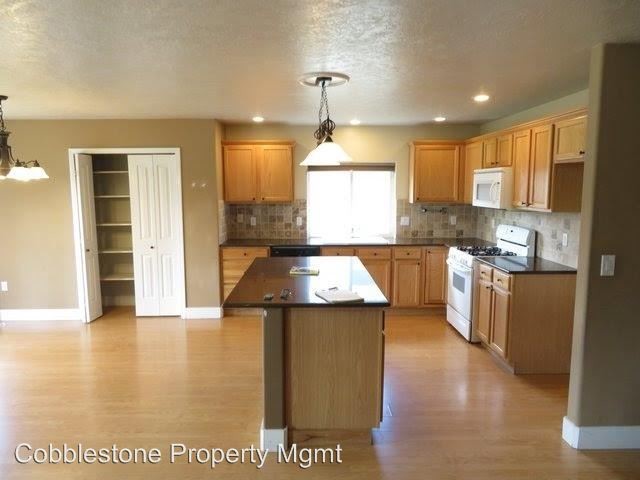 Building Photo - 4 br, 2.5 bath House - 203 E. Cornell Dr.