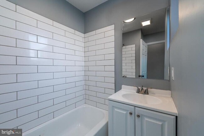 Building Photo - 426 N Collington Ave