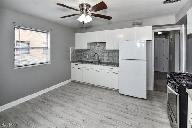 Building Photo - 2344 Westmoor Rd