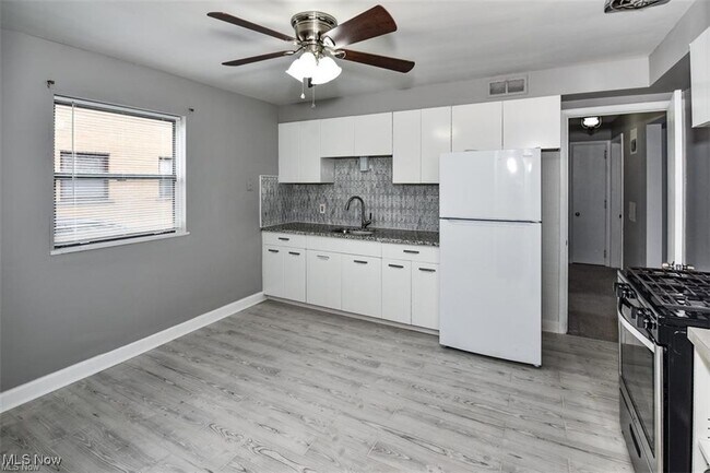 Foto del edificio - 2344 Westmoor Rd