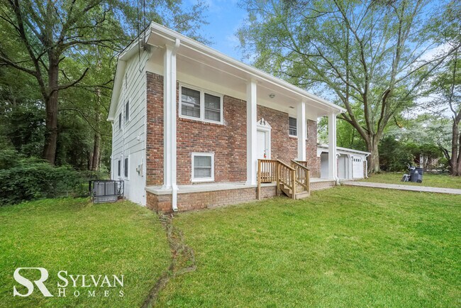 Foto del edificio - Gracious 4BR 2BA Plantation Style Home.