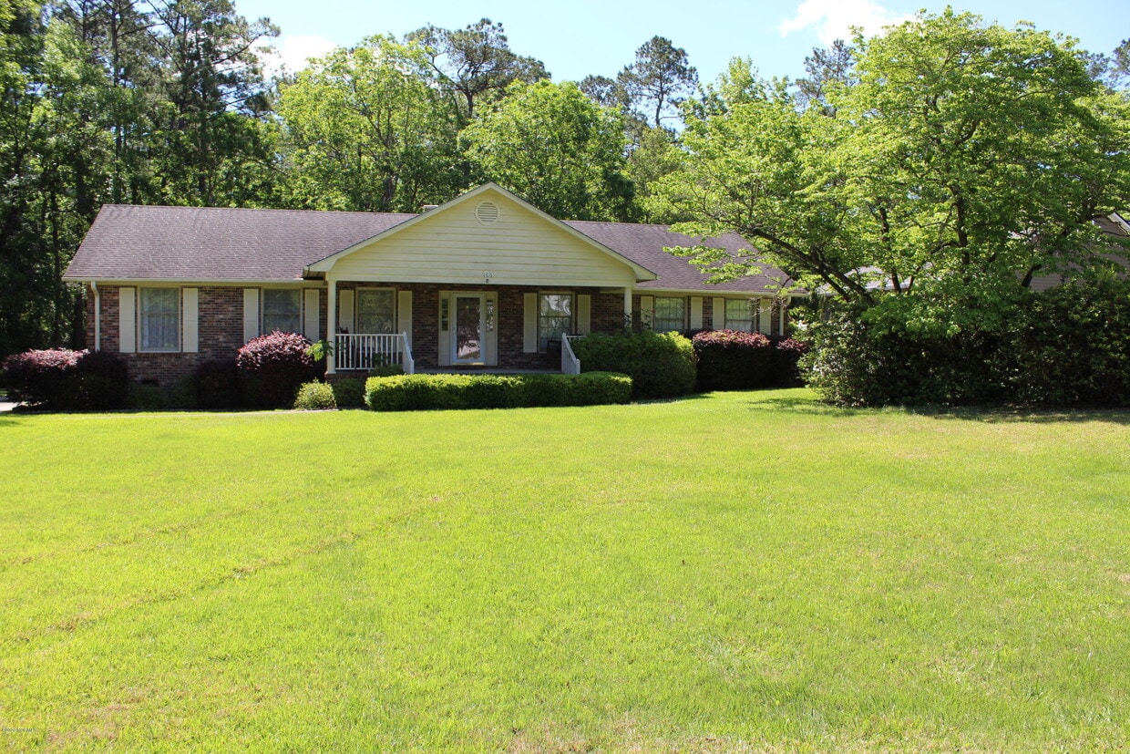 166 Country Club Dr, Shallotte, NC 28470 House Rental in Shallotte, NC
