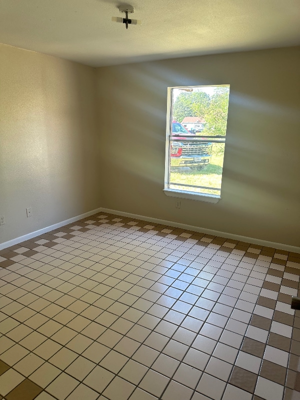Building Photo - 485 Woodland Dr