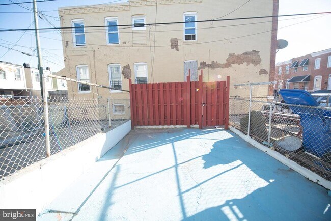 Building Photo - 3023 E Monument St