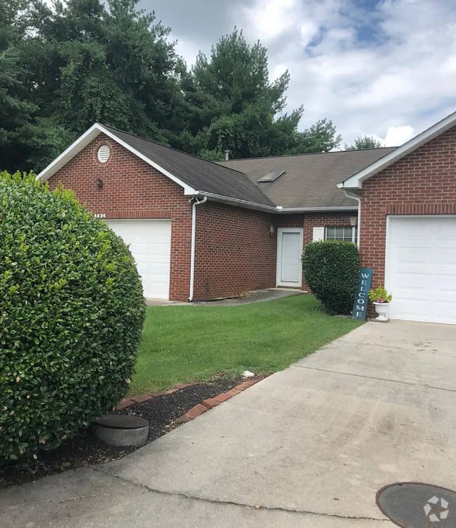 Building Photo - 4424 Greenfern Way