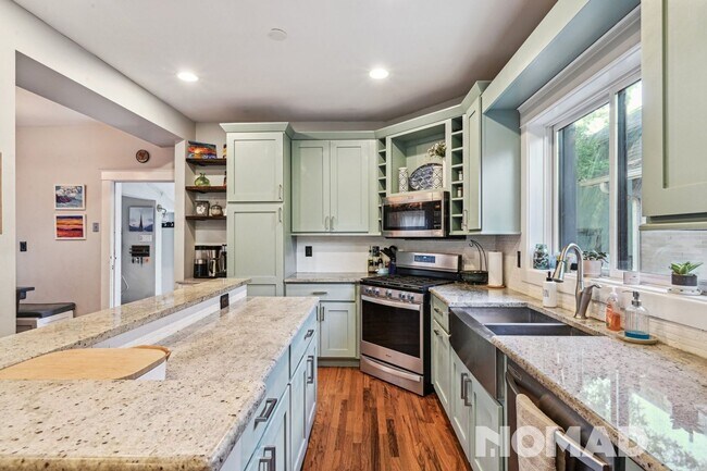 Building Photo - Charming Furnished 4-Bedroom Home in Denve...