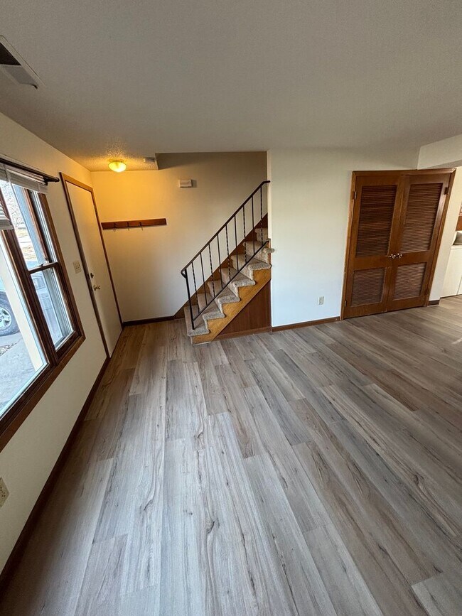 Foto del edificio - 1305-1305 Tracy Ln