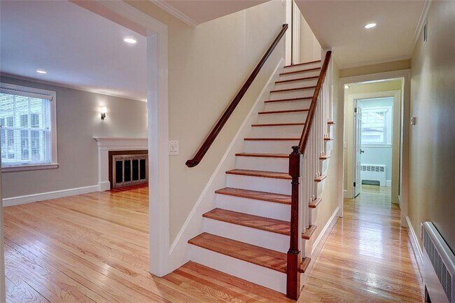 Building Photo - 21 Lantern Ln