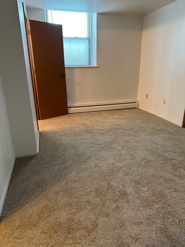 Apartamento 10 Dormitorios - 501 W Franklin Ave