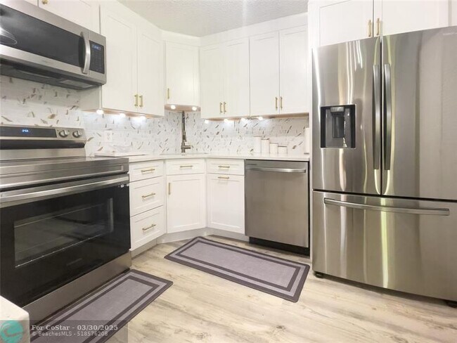 Foto del edificio - 340 Knotty Pine Cir