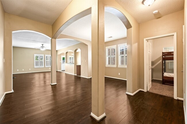Building Photo - 8618 E Highlands Crossing