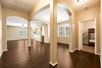 Building Photo - 8618 E Highlands Crossing