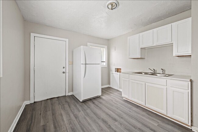 Foto del edificio - 1783-1783 Roosevelt Ave