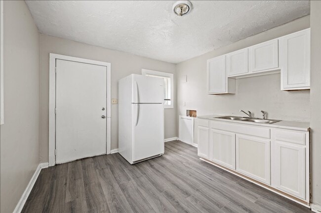 Building Photo - 1783-1783 Roosevelt Ave