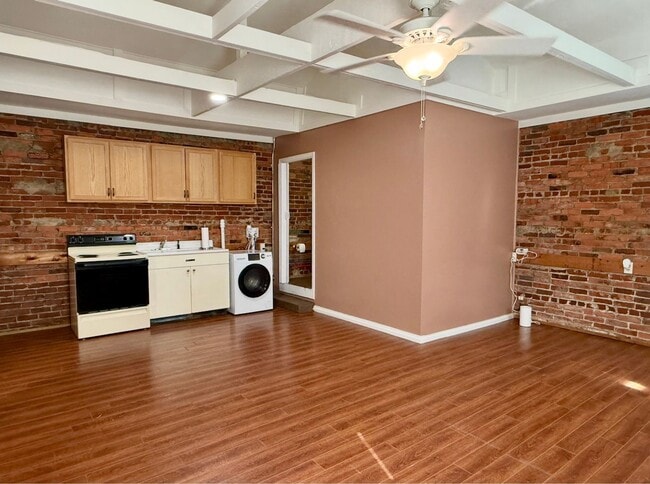 Building Photo - Immaculate Studio Apt. w/All utilities- Less than 5- minute drive to Downtown Bristol!