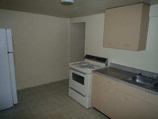 Building Photo - 4620 Middle Dr