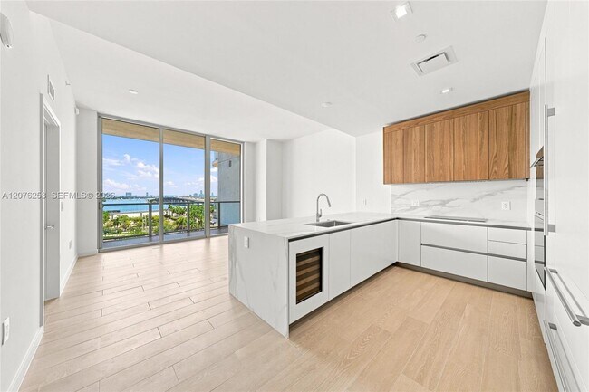 Foto del edificio - 1400 Biscayne Blvd