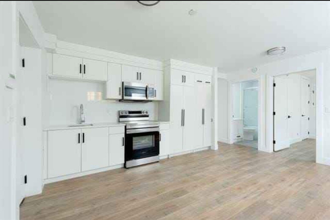 Primary Photo - 2978 42nd Av E