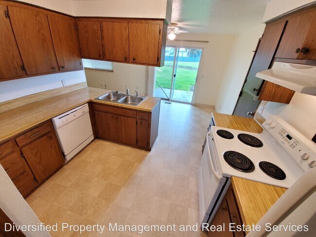 Foto del edificio - 2809-4447 Amanda Ln NE