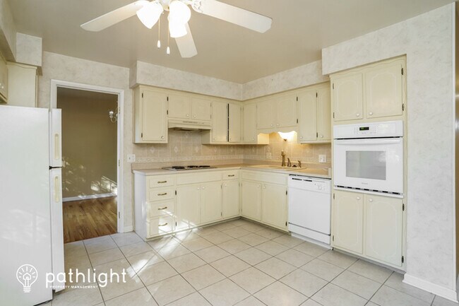 Foto del edificio - 2208 Warwick Lane, Colorado Springs, CO, 8...