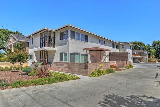 Building Photo - 729 Roble Ave