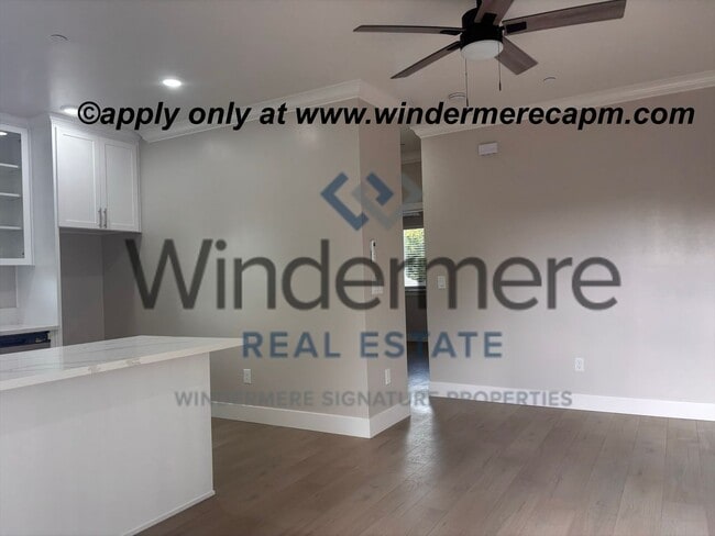Building Photo - 5453br