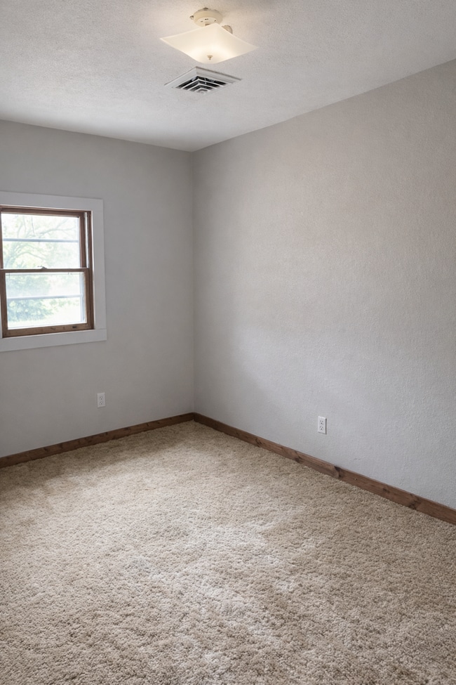 Building Photo - Renovated 2BR House | Storage Shop Included | All Animals Welcome | El Dorado Springs MO