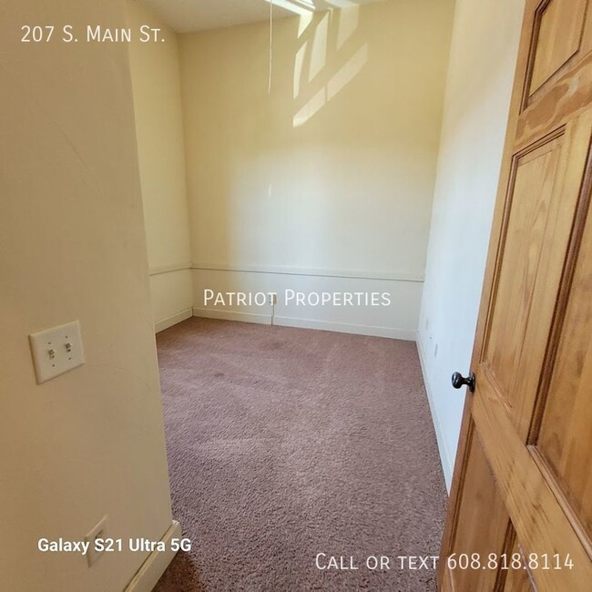 Foto del edificio - 2 bedroom/ 1 bath apartment in Jefferson, WI