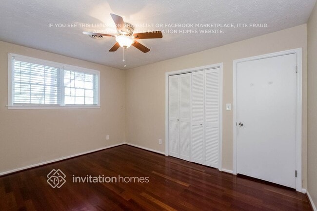 Building Photo - 215 Simpson Dr NE