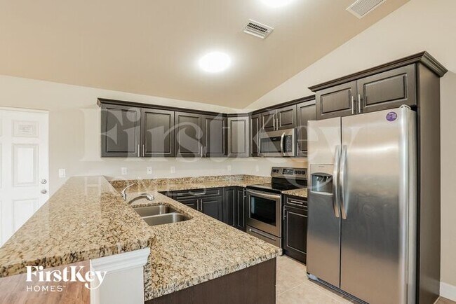 Foto del edificio - 630 SW 25th Terrace