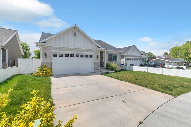 Building Photo - Available Now | American Fork, UT | 5 Bed | 3 Full Bath | Single-Family Home