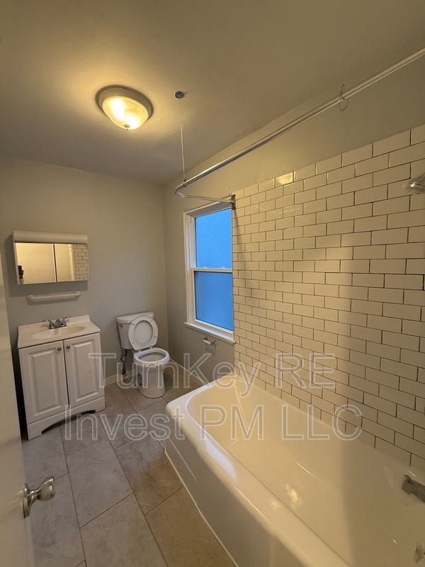 Foto del edificio - 1505 N Maywood Dr