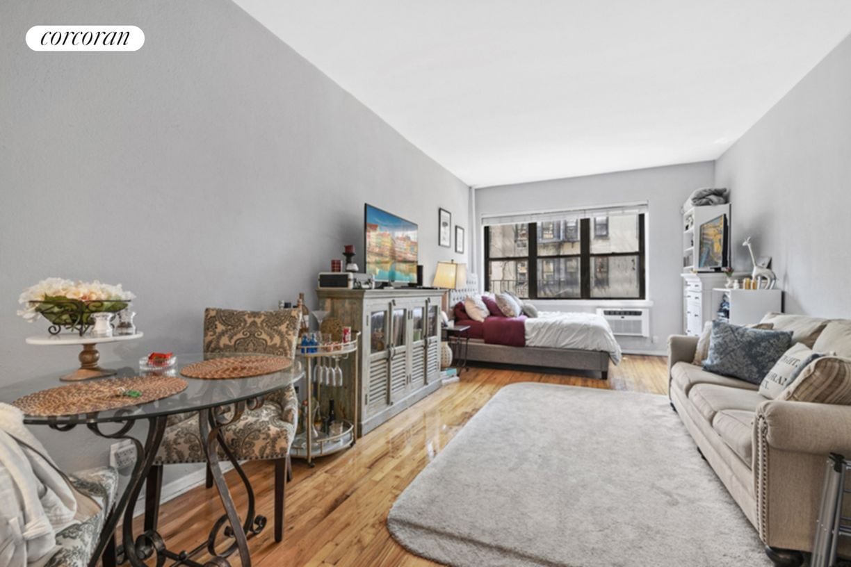 Foto principal - 414 E 88th St