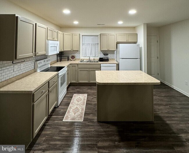 Foto del edificio - 45 Meadow Wood Ln