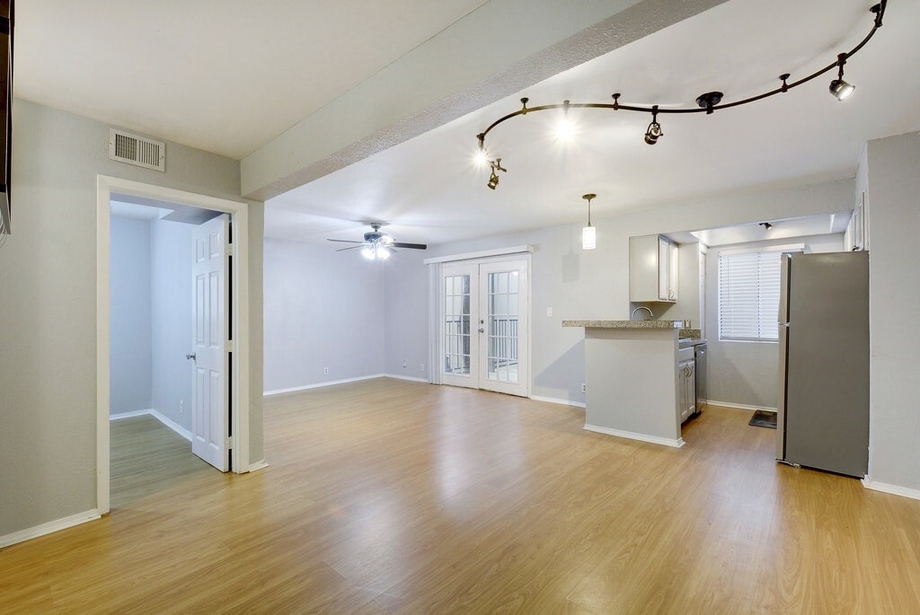 Primary Photo - Apartment for Rent