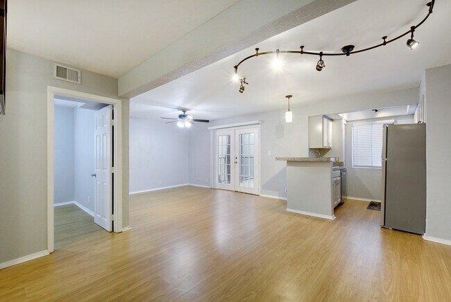 Building Photo - Apartment for Rent