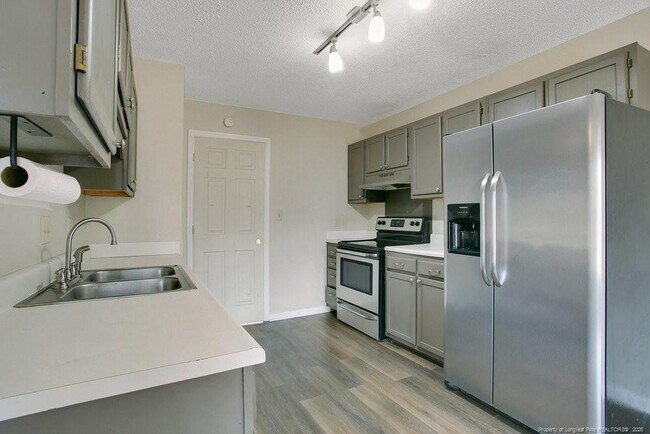 Foto del edificio - 5319 Thackeray Dr