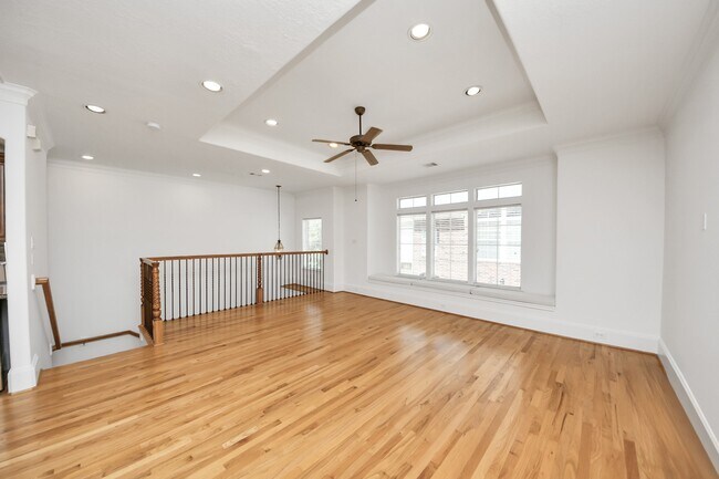 Building Photo - 1727 Aden Dr