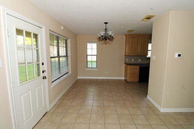 Building Photo - 113 Silver Bay Ln