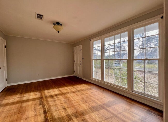 Living room - 1603 Osborne St