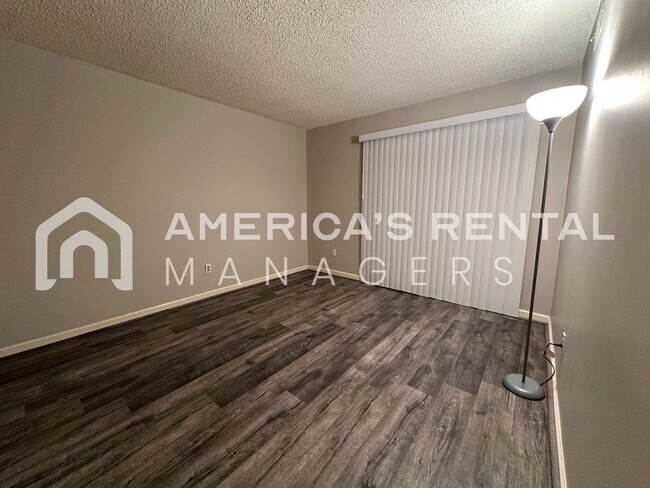 Foto del edificio - Cozy Condo for rent in the heart of Highland Park!! SHORT TERM LEASE! AVAILABLE NOW!! **Newly ren...