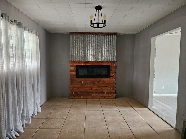 Foto del edificio - 601 NW 12th Pl