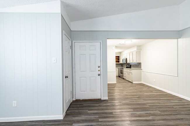 Building Photo - 2/2 in Frenship Schools. LOCATION! 1/2 off first months rent!