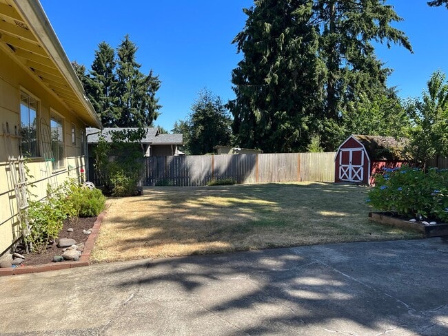 Building Photo - Charming Home with Large Backyard