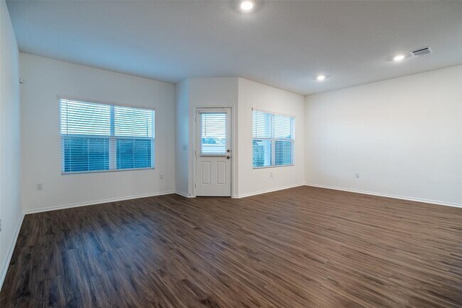 Foto del edificio - 7100 Dancing Wind Ln