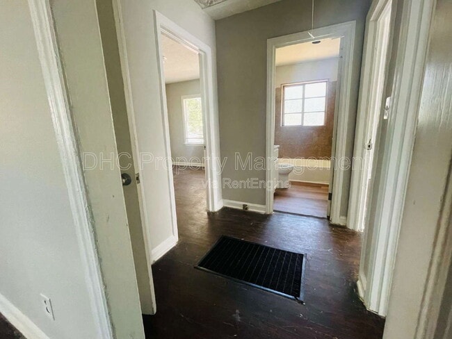 Foto del edificio - 3210 Delowe Dr