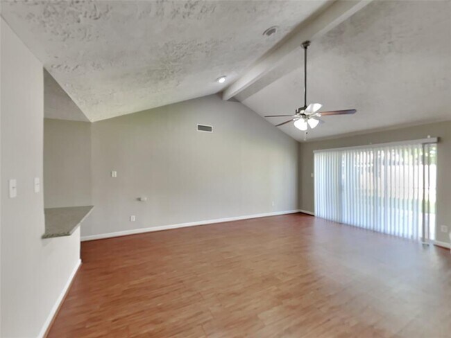 Foto del edificio - 16642 Gaelic Ln