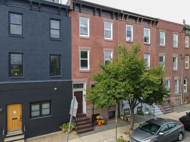 Building Photo - 1302 E Columbia Ave